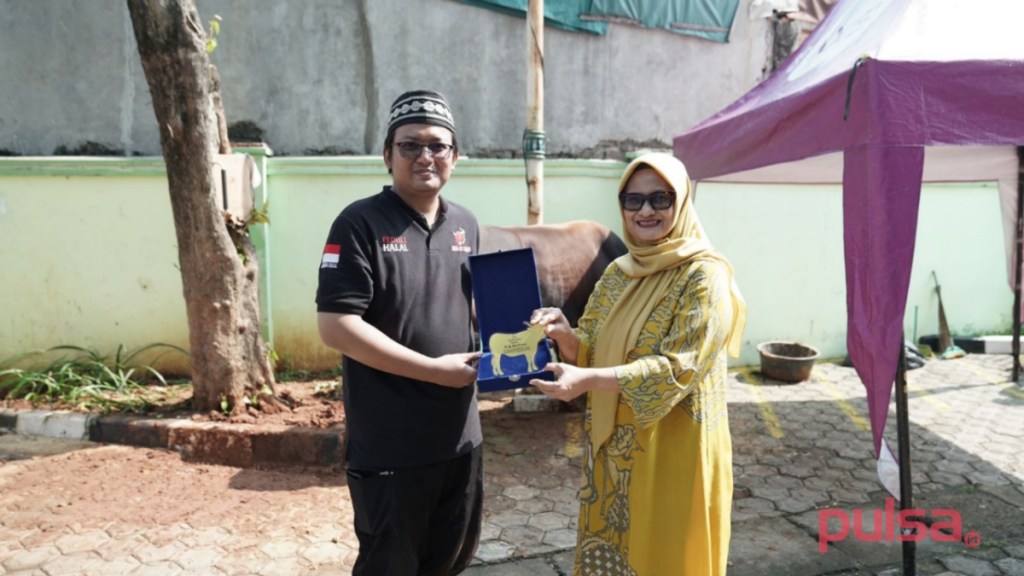 MTXL Axiata Salurkan Hewan Kurban untuk Masyarakat